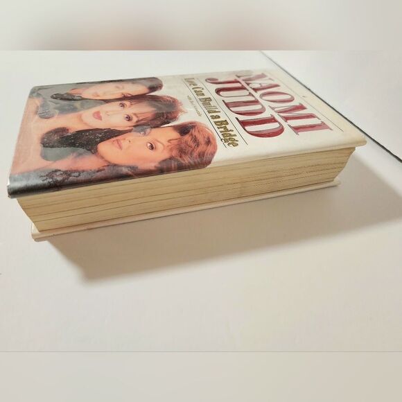 Naomi Judd Love can build a bridge hardcover book - Picture 2 of 6